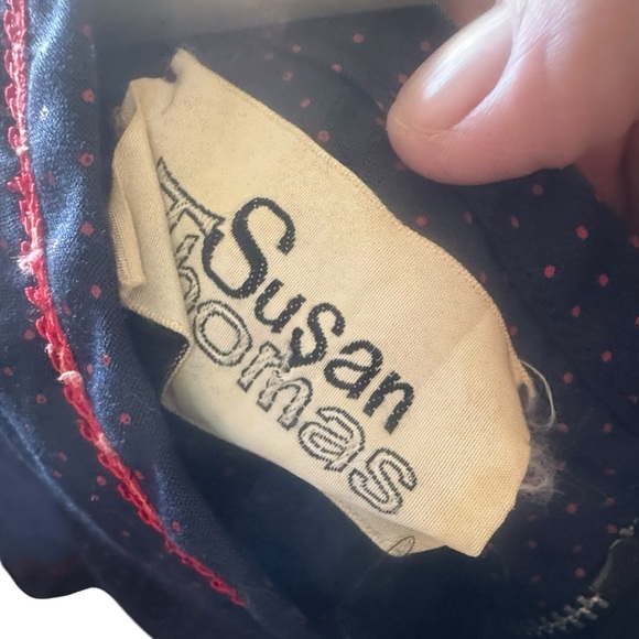 Vintage Susan Thomas Blouse Navy with Red Polka Dots - Picture 2 of 9